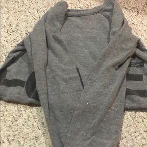Wet Seal Tops - Gray crop top sweater Wet Seal Tops - Gray crop top sweater
